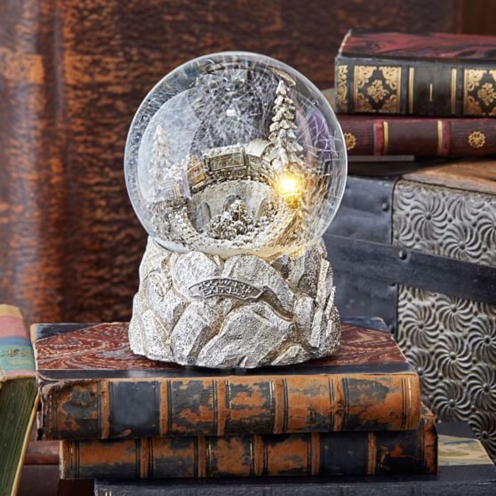 🚂 Pottery Barn Teen Harry Potter Hogwarts Express Light-Up Snow Globe